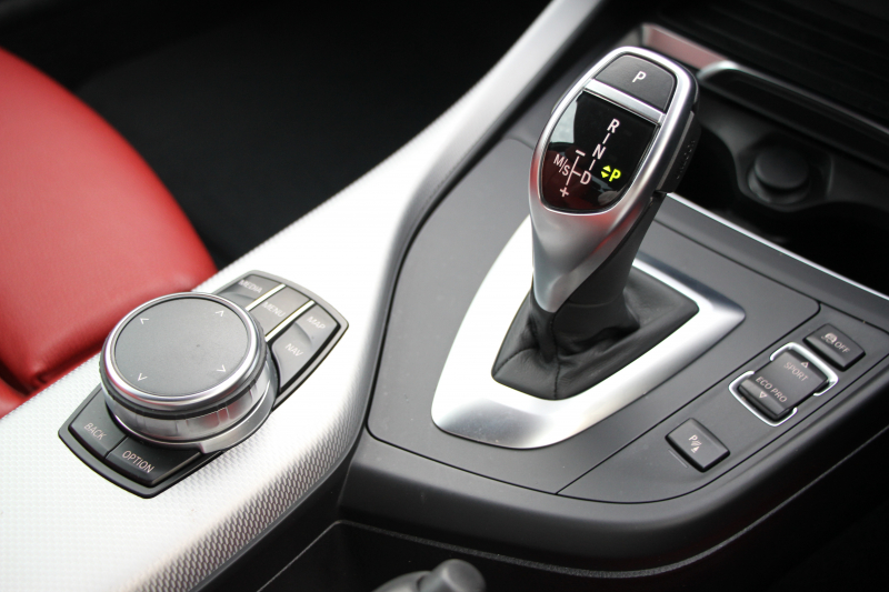 BMW 2シリーズ M240i ｸｰﾍﾟ後期 B58新ｴﾝｼﾞﾝ 直6ﾀｰﾎﾞ340馬力 ﾋｰﾀｰ赤革 追従ACC LEDﾍｯﾄﾞﾗｲﾄ LEDﾃｰﾙ ｱﾀﾞﾌﾟﾃｨﾌﾞMｻｽ 専用ﾌﾞﾚｰｷ ﾀｯﾁ画面HDDﾅﾋﾞPｱｼｽﾄ ﾊﾟﾄﾞﾙｼﾌﾄ 8速AT 衝突軽減ﾌﾞﾚｰｷ 車線逸脱警告 歩行者警告 2