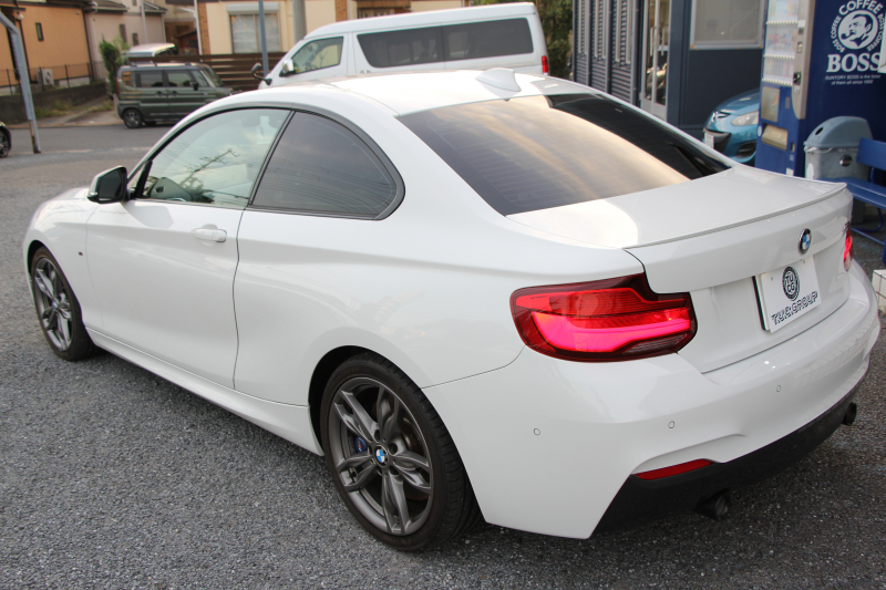 BMW 2シリーズ M240i ｸｰﾍﾟ後期 B58新ｴﾝｼﾞﾝ 直6ﾀｰﾎﾞ340馬力 ﾋｰﾀｰ赤革 追従ACC LEDﾍｯﾄﾞﾗｲﾄ LEDﾃｰﾙ ｱﾀﾞﾌﾟﾃｨﾌﾞMｻｽ 専用ﾌﾞﾚｰｷ ﾀｯﾁ画面HDDﾅﾋﾞPｱｼｽﾄ ﾊﾟﾄﾞﾙｼﾌﾄ 8速AT 衝突軽減ﾌﾞﾚｰｷ 車線逸脱警告 歩行者警告 2