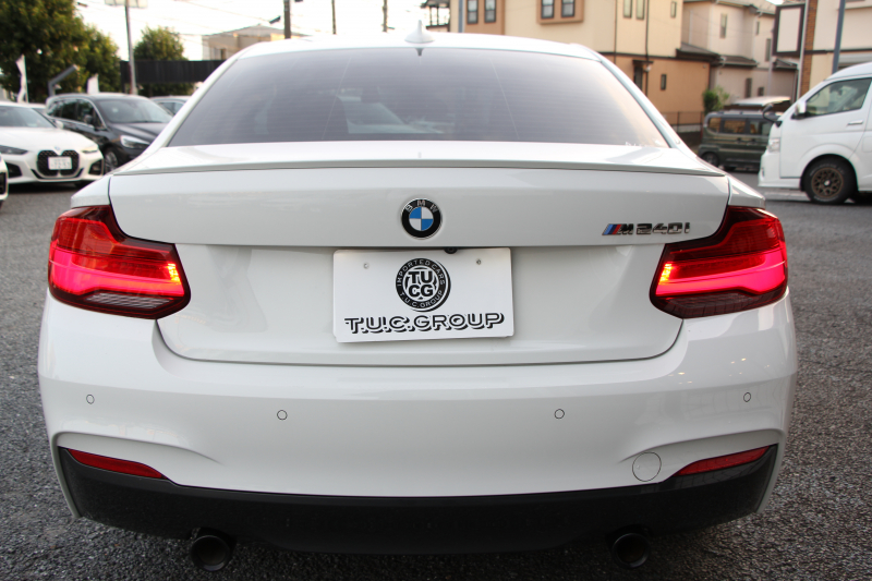 BMW 2シリーズ M240i ｸｰﾍﾟ後期 B58新ｴﾝｼﾞﾝ 直6ﾀｰﾎﾞ340馬力 ﾋｰﾀｰ赤革 追従ACC LEDﾍｯﾄﾞﾗｲﾄ LEDﾃｰﾙ ｱﾀﾞﾌﾟﾃｨﾌﾞMｻｽ 専用ﾌﾞﾚｰｷ ﾀｯﾁ画面HDDﾅﾋﾞPｱｼｽﾄ ﾊﾟﾄﾞﾙｼﾌﾄ 8速AT 衝突軽減ﾌﾞﾚｰｷ 車線逸脱警告 歩行者警告 2