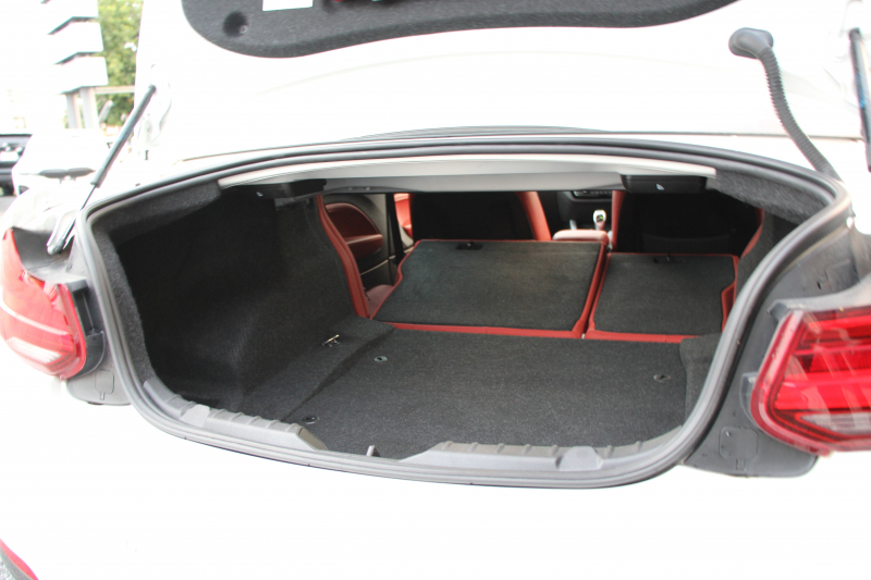 BMW 2シリーズ M240i ｸｰﾍﾟ後期 B58新ｴﾝｼﾞﾝ 直6ﾀｰﾎﾞ340馬力 ﾋｰﾀｰ赤革 追従ACC LEDﾍｯﾄﾞﾗｲﾄ LEDﾃｰﾙ ｱﾀﾞﾌﾟﾃｨﾌﾞMｻｽ 専用ﾌﾞﾚｰｷ ﾀｯﾁ画面HDDﾅﾋﾞPｱｼｽﾄ ﾊﾟﾄﾞﾙｼﾌﾄ 8速AT 衝突軽減ﾌﾞﾚｰｷ 車線逸脱警告 歩行者警告 2