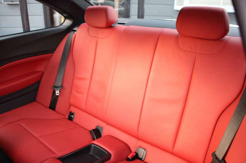 BMW 2シリーズ M240i ｸｰﾍﾟ後期 B58新ｴﾝｼﾞﾝ 直6ﾀｰﾎﾞ340馬力 ﾋｰﾀｰ赤革 追従ACC LEDﾍｯﾄﾞﾗｲﾄ LEDﾃｰﾙ ｱﾀﾞﾌﾟﾃｨﾌﾞMｻｽ 専用ﾌﾞﾚｰｷ ﾀｯﾁ画面HDDﾅﾋﾞPｱｼｽﾄ ﾊﾟﾄﾞﾙｼﾌﾄ 8速AT 衝突軽減ﾌﾞﾚｰｷ 車線逸脱警告 歩行者警告 2