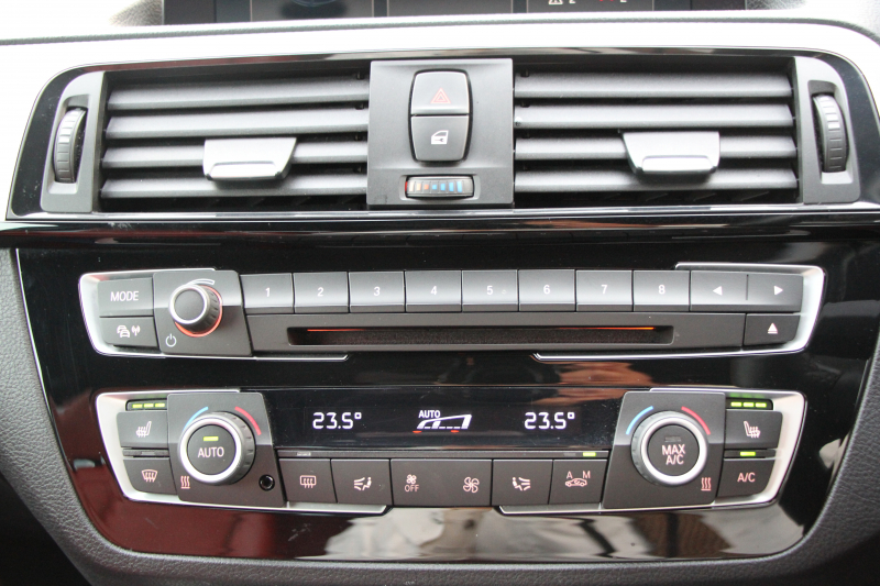 BMW 2シリーズ M240i ｸｰﾍﾟ後期 B58新ｴﾝｼﾞﾝ 直6ﾀｰﾎﾞ340馬力 ﾋｰﾀｰ赤革 追従ACC LEDﾍｯﾄﾞﾗｲﾄ LEDﾃｰﾙ ｱﾀﾞﾌﾟﾃｨﾌﾞMｻｽ 専用ﾌﾞﾚｰｷ ﾀｯﾁ画面HDDﾅﾋﾞPｱｼｽﾄ ﾊﾟﾄﾞﾙｼﾌﾄ 8速AT 衝突軽減ﾌﾞﾚｰｷ 車線逸脱警告 歩行者警告 2