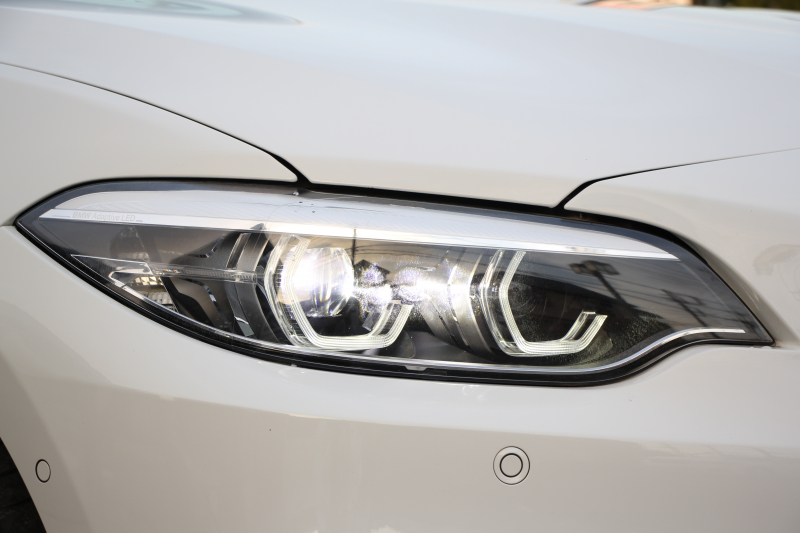 BMW 2シリーズ M240i ｸｰﾍﾟ後期 B58新ｴﾝｼﾞﾝ 直6ﾀｰﾎﾞ340馬力 ﾋｰﾀｰ赤革 追従ACC LEDﾍｯﾄﾞﾗｲﾄ LEDﾃｰﾙ ｱﾀﾞﾌﾟﾃｨﾌﾞMｻｽ 専用ﾌﾞﾚｰｷ ﾀｯﾁ画面HDDﾅﾋﾞPｱｼｽﾄ ﾊﾟﾄﾞﾙｼﾌﾄ 8速AT 衝突軽減ﾌﾞﾚｰｷ 車線逸脱警告 歩行者警告 2