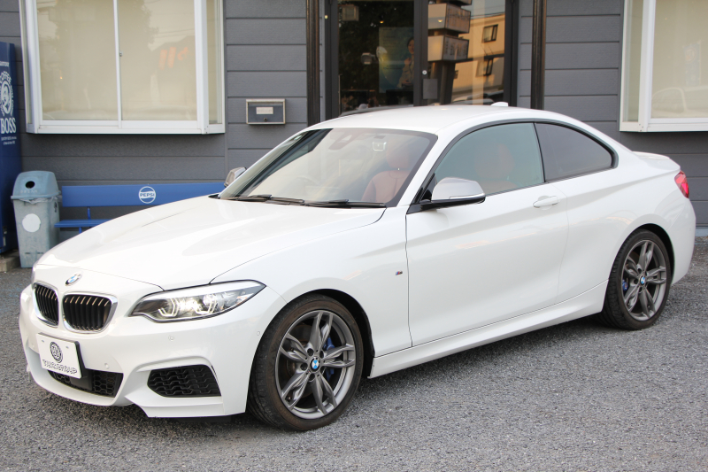 BMW 2シリーズ M240i ｸｰﾍﾟ後期 B58新ｴﾝｼﾞﾝ 直6ﾀｰﾎﾞ340馬力 ﾋｰﾀｰ赤革 追従ACC LEDﾍｯﾄﾞﾗｲﾄ LEDﾃｰﾙ ｱﾀﾞﾌﾟﾃｨﾌﾞMｻｽ 専用ﾌﾞﾚｰｷ ﾀｯﾁ画面HDDﾅﾋﾞPｱｼｽﾄ ﾊﾟﾄﾞﾙｼﾌﾄ 8速AT 衝突軽減ﾌﾞﾚｰｷ 車線逸脱警告 歩行者警告 2