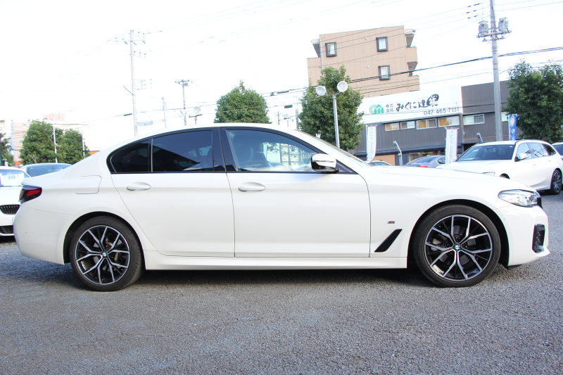 BMW 5シリーズ 523d Xdrive Mｽﾎﾟｰﾂ 後期 4WD ﾋｰﾀｰ黒革 渋滞ﾊﾝｽﾞｵﾌ LEDﾍｯﾄﾞﾗｲﾄ ｵｰﾄﾊｲﾋﾞｰﾑ 360度ｶﾒﾗ BMWﾗｲﾌﾞｺｯｸﾋﾟｯﾄ ｱﾀﾞﾌﾟﾃｨﾌﾞｻｽ ﾀｯﾁ画面HDDﾅﾋﾞTV ｱｯﾌﾟﾙｶｰﾌﾟﾚｲ 追従ACC HUD 電動ﾄﾗﾝｸ 2年保証