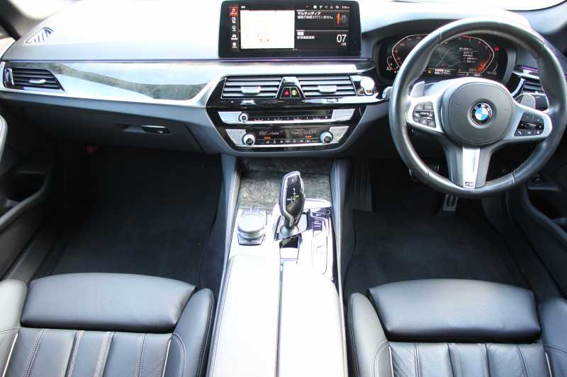BMW 5シリーズ 523d Xdrive Mｽﾎﾟｰﾂ 後期 4WD ﾋｰﾀｰ黒革 渋滞ﾊﾝｽﾞｵﾌ LEDﾍｯﾄﾞﾗｲﾄ ｵｰﾄﾊｲﾋﾞｰﾑ 360度ｶﾒﾗ BMWﾗｲﾌﾞｺｯｸﾋﾟｯﾄ ｱﾀﾞﾌﾟﾃｨﾌﾞｻｽ ﾀｯﾁ画面HDDﾅﾋﾞTV ｱｯﾌﾟﾙｶｰﾌﾟﾚｲ 追従ACC HUD 電動ﾄﾗﾝｸ 2年保証
