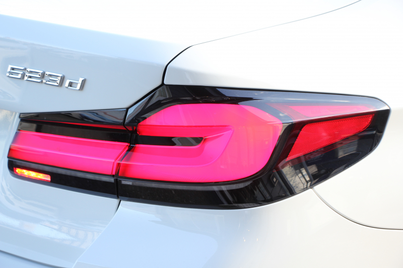 BMW 5シリーズ 523d Xdrive Mｽﾎﾟｰﾂ 後期 4WD ﾋｰﾀｰ黒革 渋滞ﾊﾝｽﾞｵﾌ LEDﾍｯﾄﾞﾗｲﾄ ｵｰﾄﾊｲﾋﾞｰﾑ 360度ｶﾒﾗ BMWﾗｲﾌﾞｺｯｸﾋﾟｯﾄ ｱﾀﾞﾌﾟﾃｨﾌﾞｻｽ ﾀｯﾁ画面HDDﾅﾋﾞTV ｱｯﾌﾟﾙｶｰﾌﾟﾚｲ 追従ACC HUD 電動ﾄﾗﾝｸ 2年保証