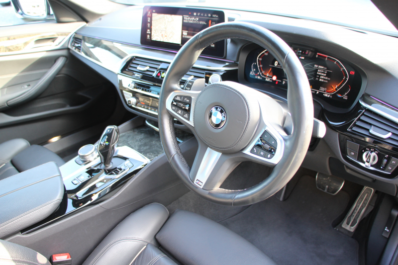 BMW 5シリーズ 523d Xdrive Mｽﾎﾟｰﾂ 後期 4WD ﾋｰﾀｰ黒革 渋滞ﾊﾝｽﾞｵﾌ LEDﾍｯﾄﾞﾗｲﾄ ｵｰﾄﾊｲﾋﾞｰﾑ 360度ｶﾒﾗ BMWﾗｲﾌﾞｺｯｸﾋﾟｯﾄ ｱﾀﾞﾌﾟﾃｨﾌﾞｻｽ ﾀｯﾁ画面HDDﾅﾋﾞTV ｱｯﾌﾟﾙｶｰﾌﾟﾚｲ 追従ACC HUD 電動ﾄﾗﾝｸ 2年保証