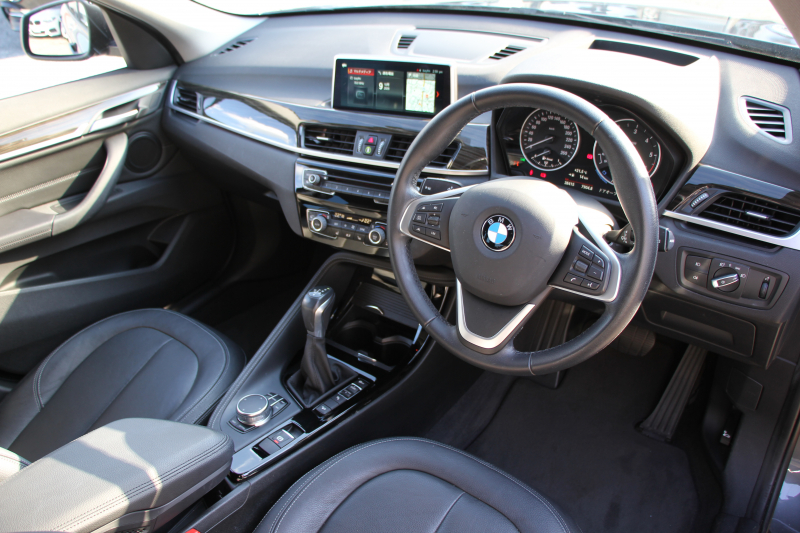 BMW X1 Xdrive18d Xﾗｲﾝ ﾊｲﾗｲﾝ ｱﾄﾞﾊﾞﾝｽﾄﾞｱｸﾃｨﾌﾞｾｰﾌﾃｨP ｺﾝﾌｫｰﾄP 追従ACC HUD ﾋｰﾀｰ黒革 電動ｼｰﾄ LEDﾍｯﾄﾞﾗｲﾄ ﾀｯﾁ画面対応HDDﾅﾋﾞBluetooth接続 Bｶﾒﾗ 電動ﾄﾗﾝｸ 衝突軽減ﾌﾞﾚｰｷ 車線逸脱警告 歩行者警告 Pｱｼｽﾄ 2年保証