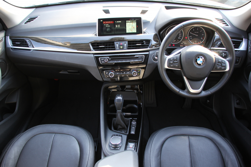 BMW X1 Xdrive18d Xﾗｲﾝ ﾊｲﾗｲﾝ ｱﾄﾞﾊﾞﾝｽﾄﾞｱｸﾃｨﾌﾞｾｰﾌﾃｨP ｺﾝﾌｫｰﾄP 追従ACC HUD ﾋｰﾀｰ黒革 電動ｼｰﾄ LEDﾍｯﾄﾞﾗｲﾄ ﾀｯﾁ画面対応HDDﾅﾋﾞBluetooth接続 Bｶﾒﾗ 電動ﾄﾗﾝｸ 衝突軽減ﾌﾞﾚｰｷ 車線逸脱警告 歩行者警告 Pｱｼｽﾄ 2年保証