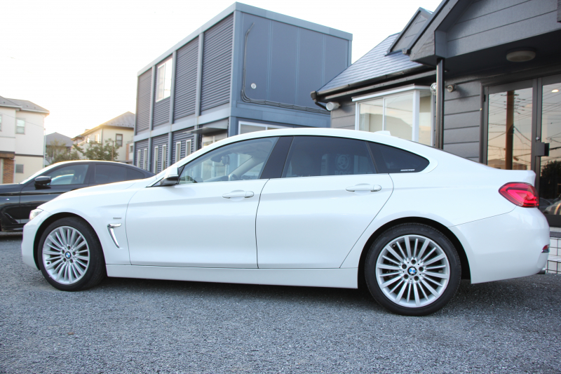 BMW 4シリーズ 420i ｸﾞﾗﾝｸｰﾍﾟﾗｸﾞｼﾞｭｱﾘｰ 後期 真珠色 ﾋｰﾀｰ付ﾍﾞｰｼﾞｭﾚｻﾞｰ 液晶ﾒｰﾀｰ LEDﾍｯﾄﾞﾗｲﾄ&ﾃｰﾙ 追従ACC ﾚｰﾝﾁｪﾝｼﾞ警告 HDDﾅﾋﾞ ﾌﾙｾｸﾞTV  ﾊﾞｯｸｶﾒﾗ 電動ﾄﾗﾝｸ ｽﾏｰﾄｷｰ 2年保証