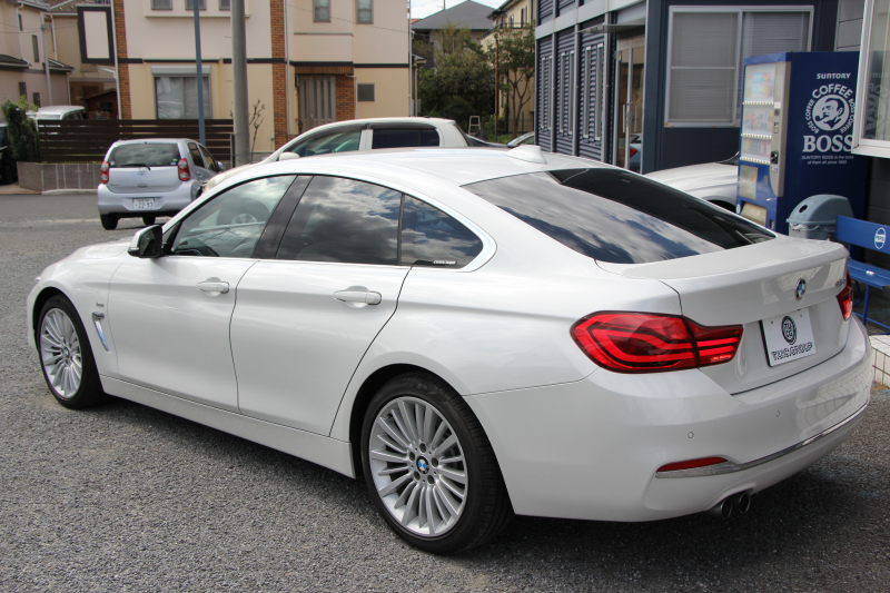 BMW 4シリーズ 420i ｸﾞﾗﾝｸｰﾍﾟﾗｸﾞｼﾞｭｱﾘｰ 後期 真珠色 ﾋｰﾀｰ付ﾍﾞｰｼﾞｭﾚｻﾞｰ LEDﾍｯﾄﾞﾗｲﾄ LEDﾃｰﾙ 液晶ﾒｰﾀｰ 追従ACC iﾄﾞﾗｲﾌﾞHDDﾅﾋﾞﾌﾙｾｸﾞTV 衝突軽減ﾌﾞﾚｰｷ 車線逸脱警告 歩行者警告 電動ﾘｱｹﾞｰﾄ ｱﾝﾋﾞｴﾝﾄﾗｲﾄ ｸﾛｰﾑﾗｲﾝ 2年保証