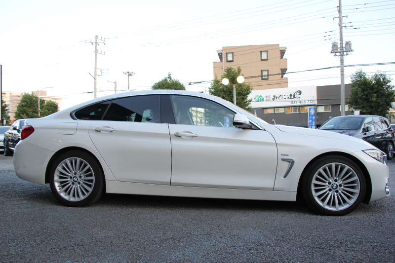 BMW 4シリーズ 420i ｸﾞﾗﾝｸｰﾍﾟﾗｸﾞｼﾞｭｱﾘｰ 後期 真珠色 ﾋｰﾀｰ付ﾍﾞｰｼﾞｭﾚｻﾞｰ 液晶ﾒｰﾀｰ LEDﾍｯﾄﾞﾗｲﾄ&ﾃｰﾙ 追従ACC ﾚｰﾝﾁｪﾝｼﾞ警告 HDDﾅﾋﾞ ﾌﾙｾｸﾞTV  ﾊﾞｯｸｶﾒﾗ 電動ﾄﾗﾝｸ ｽﾏｰﾄｷｰ 2年保証