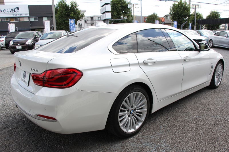 BMW 4シリーズ 420i ｸﾞﾗﾝｸｰﾍﾟﾗｸﾞｼﾞｭｱﾘｰ 後期 真珠色 ﾋｰﾀｰ付ﾍﾞｰｼﾞｭﾚｻﾞｰ LEDﾍｯﾄﾞﾗｲﾄ LEDﾃｰﾙ 液晶ﾒｰﾀｰ 追従ACC iﾄﾞﾗｲﾌﾞHDDﾅﾋﾞﾌﾙｾｸﾞTV 衝突軽減ﾌﾞﾚｰｷ 車線逸脱警告 歩行者警告 電動ﾘｱｹﾞｰﾄ ｱﾝﾋﾞｴﾝﾄﾗｲﾄ ｸﾛｰﾑﾗｲﾝ 2年保証