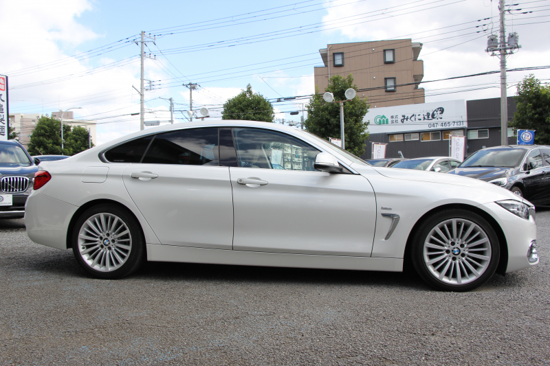 BMW 4シリーズ 420i ｸﾞﾗﾝｸｰﾍﾟﾗｸﾞｼﾞｭｱﾘｰ 後期 真珠色 ﾋｰﾀｰ付ﾍﾞｰｼﾞｭﾚｻﾞｰ LEDﾍｯﾄﾞﾗｲﾄ LEDﾃｰﾙ 液晶ﾒｰﾀｰ 追従ACC iﾄﾞﾗｲﾌﾞHDDﾅﾋﾞﾌﾙｾｸﾞTV 衝突軽減ﾌﾞﾚｰｷ 車線逸脱警告 歩行者警告 電動ﾘｱｹﾞｰﾄ ｱﾝﾋﾞｴﾝﾄﾗｲﾄ ｸﾛｰﾑﾗｲﾝ 2年保証