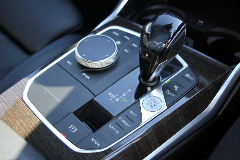 BMW 3シリーズ 320i Mｽﾎﾟｰﾂ ﾃﾞﾋﾞｭｰP ｺﾝﾌｫｰﾄP ﾋｰﾀｰ黒革 専用ﾌﾞﾙｰｽﾃｯﾁ ｵﾌﾟｼｮﾝ19AW 追従ACC LEDﾍｯﾄﾞﾗｲﾄ ｵｰﾄﾊｲﾋﾞｰﾑ ﾀｯﾁ画面HDDﾅﾋﾞｱｯﾌﾟﾙｶｰﾌﾟﾚｲ Pｱｼｽﾄ 電動ﾄﾗﾝｸ ｽﾏｰﾄｷｰ 専用ｴｱﾛ Hifiｽﾋﾟｰｶｰ 2年保証