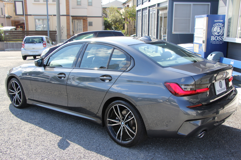 BMW 3シリーズ 320i Mｽﾎﾟｰﾂ ﾃﾞﾋﾞｭｰP ｺﾝﾌｫｰﾄP ﾋｰﾀｰ黒革 専用ﾌﾞﾙｰｽﾃｯﾁ ｵﾌﾟｼｮﾝ19AW 追従ACC LEDﾍｯﾄﾞﾗｲﾄ ｵｰﾄﾊｲﾋﾞｰﾑ ﾀｯﾁ画面HDDﾅﾋﾞｱｯﾌﾟﾙｶｰﾌﾟﾚｲ Pｱｼｽﾄ 電動ﾄﾗﾝｸ ｽﾏｰﾄｷｰ 専用ｴｱﾛ Hifiｽﾋﾟｰｶｰ 2年保証