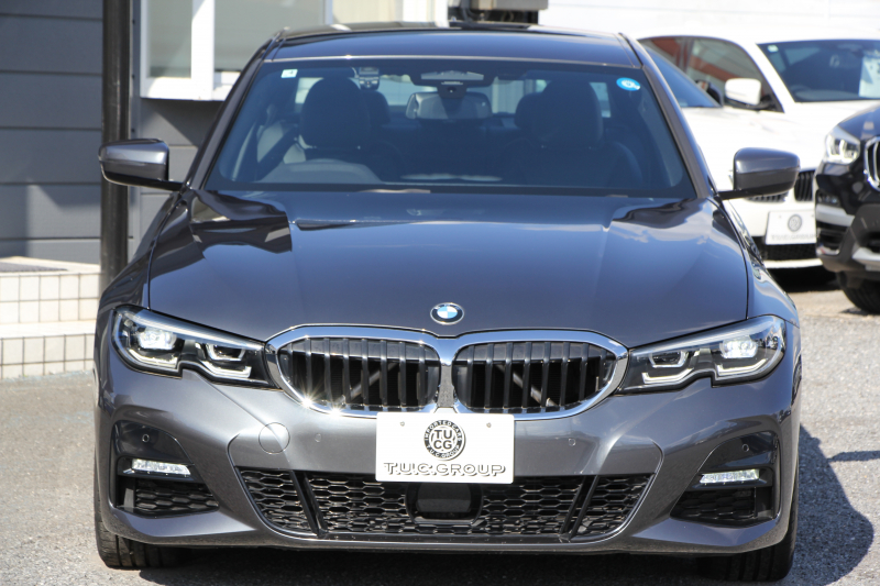 BMW 3シリーズ 320i Mｽﾎﾟｰﾂ ﾃﾞﾋﾞｭｰP ｺﾝﾌｫｰﾄP ﾋｰﾀｰ黒革 専用ﾌﾞﾙｰｽﾃｯﾁ ｵﾌﾟｼｮﾝ19AW 追従ACC LEDﾍｯﾄﾞﾗｲﾄ ｵｰﾄﾊｲﾋﾞｰﾑ ﾀｯﾁ画面HDDﾅﾋﾞｱｯﾌﾟﾙｶｰﾌﾟﾚｲ Pｱｼｽﾄ 電動ﾄﾗﾝｸ ｽﾏｰﾄｷｰ 専用ｴｱﾛ Hifiｽﾋﾟｰｶｰ 2年保証