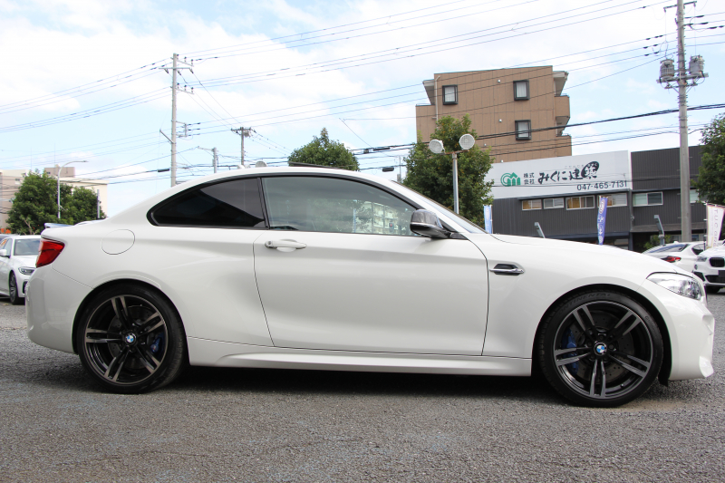 BMW Mシリーズ M2ｸｰﾍﾟMDCT 後期 370馬力 直6ﾀｰﾎﾞｻﾝﾙｰﾌ ﾊｰﾏﾝｶｰﾄﾞﾝ ﾋｰﾀｰ黒革 LEDﾍｯﾄﾞﾗｲﾄ LEDﾃｰﾙ ﾀｯﾁ画面HDDﾅﾋﾞBｶﾒﾗ 専用19AW 専用ﾌﾞﾚｰｷ 衝突軽減ﾌﾞﾚｰｷ 車線逸脱警告 歩行者警告 ﾌﾞﾚｰｷ付ｸﾙｺﾝ ｽﾏｰﾄｷｰ ﾊﾟﾄﾞﾙｼﾌﾄ 2年保証