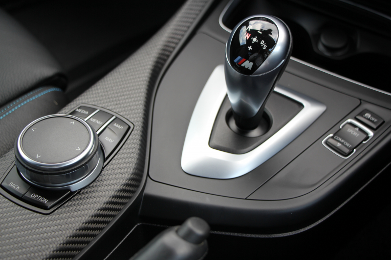 BMW Mシリーズ M2ｸｰﾍﾟMDCT 後期 370馬力 直6ﾀｰﾎﾞｻﾝﾙｰﾌ ﾊｰﾏﾝｶｰﾄﾞﾝ ﾋｰﾀｰ黒革 LEDﾍｯﾄﾞﾗｲﾄ LEDﾃｰﾙ ﾀｯﾁ画面HDDﾅﾋﾞBｶﾒﾗ 専用19AW 専用ﾌﾞﾚｰｷ 衝突軽減ﾌﾞﾚｰｷ 車線逸脱警告 歩行者警告 ﾌﾞﾚｰｷ付ｸﾙｺﾝ ｽﾏｰﾄｷｰ ﾊﾟﾄﾞﾙｼﾌﾄ 2年保証