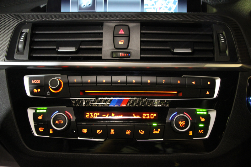BMW Mシリーズ M2ｸｰﾍﾟMDCT 後期 370馬力 直6ﾀｰﾎﾞｻﾝﾙｰﾌ ﾊｰﾏﾝｶｰﾄﾞﾝ ﾋｰﾀｰ黒革 LEDﾍｯﾄﾞﾗｲﾄ LEDﾃｰﾙ ﾀｯﾁ画面HDDﾅﾋﾞBｶﾒﾗ 専用19AW 専用ﾌﾞﾚｰｷ 衝突軽減ﾌﾞﾚｰｷ 車線逸脱警告 歩行者警告 ﾌﾞﾚｰｷ付ｸﾙｺﾝ ｽﾏｰﾄｷｰ ﾊﾟﾄﾞﾙｼﾌﾄ 2年保証