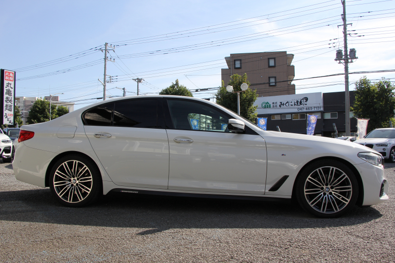 BMW 5シリーズ 523d Mｽﾎﾟｰﾂ ﾊｲﾗｲﾝ ﾃﾞﾋﾞｭｰP 1ｵﾅ 全席ﾋｰﾀｰ黒革 ｿﾌﾄｸﾛｰｽﾞﾄﾞｱ HUD ｼﾞｪｽﾁｬｰC LEDﾍｯﾄﾞﾗｲﾄ ｵｰﾄﾊｲﾋﾞｰﾑ 追従ACC 液晶ﾒｰﾀｰ ﾀｯﾁ画面HDDﾅﾋﾞTV 360度ｶﾒﾗ 電動ﾄﾗﾝｸ 19AW 専用ｴｱﾛ ｽﾏｰﾄｷｰ 2年保証
