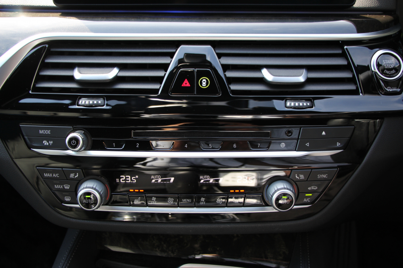 BMW 5シリーズ 523d Mｽﾎﾟｰﾂ ﾊｲﾗｲﾝ ﾃﾞﾋﾞｭｰP 1ｵﾅ 全席ﾋｰﾀｰ黒革 ｿﾌﾄｸﾛｰｽﾞﾄﾞｱ HUD ｼﾞｪｽﾁｬｰC LEDﾍｯﾄﾞﾗｲﾄ ｵｰﾄﾊｲﾋﾞｰﾑ 追従ACC 液晶ﾒｰﾀｰ ﾀｯﾁ画面HDDﾅﾋﾞTV 360度ｶﾒﾗ 電動ﾄﾗﾝｸ 19AW 専用ｴｱﾛ ｽﾏｰﾄｷｰ 2年保証