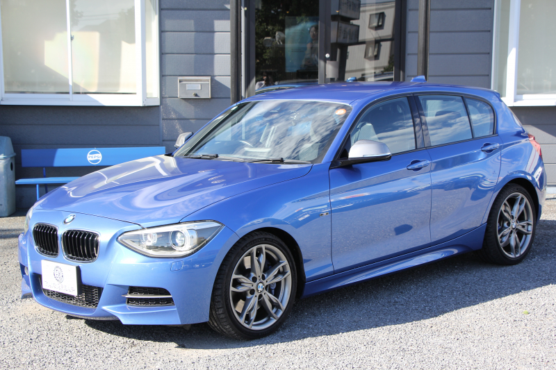 BMW 1シリーズ M135i 直6ﾀｰﾎﾞ320馬力 ﾅｶﾞﾎﾘﾚｰｼﾝｸﾞﾁｬｰｼﾞﾊﾟｲﾌﾟ衝突軽減ﾌﾞﾚｰｷ 車線逸脱警告 歩行者警告 ﾌﾞﾚｰｷ付ｸﾙｺﾝ ﾌﾙｾｸﾞTV Bｶﾒﾗ ｱﾀﾞﾌﾟﾃｨﾌﾞMｻｽ ﾀｯﾁﾊﾟｯﾄﾞ対応HDDﾅﾋﾞ専用ｴｱﾛ 18AW&ﾌﾞﾚｰｷ 左右独立ｵｰﾄｴｱｺﾝ ﾊﾟﾄﾞﾙｼﾌﾄ 2年保証