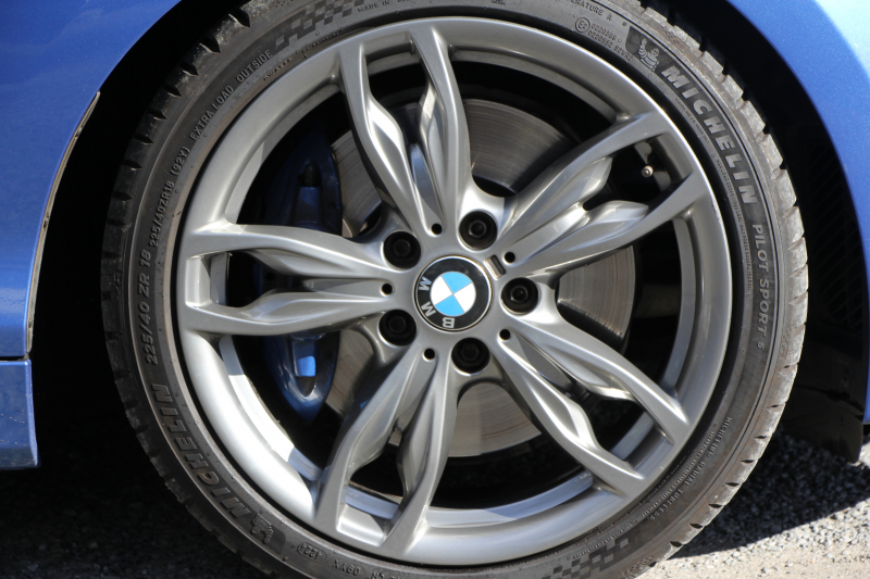 BMW 1シリーズ M135i 直6ﾀｰﾎﾞ320馬力 ﾅｶﾞﾎﾘﾚｰｼﾝｸﾞﾁｬｰｼﾞﾊﾟｲﾌﾟ衝突軽減ﾌﾞﾚｰｷ 車線逸脱警告 歩行者警告 ﾌﾞﾚｰｷ付ｸﾙｺﾝ ﾌﾙｾｸﾞTV Bｶﾒﾗ ｱﾀﾞﾌﾟﾃｨﾌﾞMｻｽ ﾀｯﾁﾊﾟｯﾄﾞ対応HDDﾅﾋﾞ専用ｴｱﾛ 18AW&ﾌﾞﾚｰｷ 左右独立ｵｰﾄｴｱｺﾝ ﾊﾟﾄﾞﾙｼﾌﾄ 2年保証