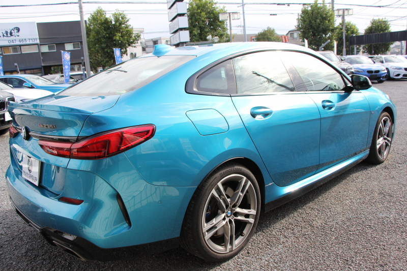 BMW 2シリーズ M235i Xdrive ｸﾞﾗﾝｸｰﾍﾟﾃﾞﾋﾞｭｰP 4WD 306馬力 ｱﾀﾞﾌﾟﾃｨﾌﾞMｻｽ Mｽﾎﾟｰﾂｼｰﾄ Mｼｰﾄﾍﾞﾙﾄ Mｽﾎﾟｰﾂﾌﾞﾚｰｷ 追従ACC 後退ｱｼｽﾄ LEDﾍｯﾄﾞﾗｲﾄ 専用18AW Applecarplay対応 HDDﾅﾋﾞPｱｼｽﾄ BMWﾗｲﾌﾞｺｯｸﾋﾟｯﾄ 2年保証