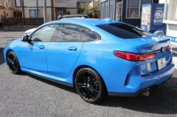 BMW 2シリーズ 218d ｸﾞﾗﾝｸｰﾍﾟMｽﾎﾟｰﾂ 本革仕様 ﾋｰﾀｰ黒革 電動ｼｰﾄ ﾅﾋﾞｹﾞｰｼｮﾝP BMWﾗｲﾌﾞｺｯｸﾋﾟｯﾄ ｱｯﾌﾟﾙｶｰﾌﾟﾚｲ AI音声会話 置くだけ充電 後退ｱｼｽﾄ 追従ACC LEDﾍｯﾄﾞﾗｲﾄ 専用ｴｱﾛ 18AW 8速AT ｽﾏｰﾄｷｰ 2.0Lﾃﾞｨｰｾﾞﾙﾀｰﾎﾞ 2年保証