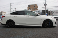 BMW 2シリーズ M235i ｸﾞﾗﾝｸｰﾍﾟXdrive 4WD 1ｵｰﾅ 本革仕様 ﾋｰﾀｰ黒革 Mｽﾎﾟｰﾂｼｰﾄ 306馬力 Eibach車高調 BBS18AW 3Ddesign&ﾏｯｸｽﾄﾝﾃﾞｻﾞｲﾝｴｱﾛ Mｼｰﾄﾍﾞﾙﾄ 追従ACC 後退ｱｼｽﾄ ﾗｲﾌﾞｺｯｸﾋﾟｯﾄ ｱｯﾌﾟﾙｶｰﾌﾟﾚｲ 置くだけ充電 LEDﾍｯﾄﾞﾗｲﾄ 2年保証