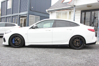 BMW 2シリーズ M235i ｸﾞﾗﾝｸｰﾍﾟXdrive 4WD 1ｵｰﾅ 本革仕様 ﾋｰﾀｰ黒革 Mｽﾎﾟｰﾂｼｰﾄ 306馬力 Eibach車高調 BBS18AW 3Ddesign&ﾏｯｸｽﾄﾝﾃﾞｻﾞｲﾝｴｱﾛ Mｼｰﾄﾍﾞﾙﾄ 追従ACC 後退ｱｼｽﾄ ﾗｲﾌﾞｺｯｸﾋﾟｯﾄ ｱｯﾌﾟﾙｶｰﾌﾟﾚｲ 置くだけ充電 LEDﾍｯﾄﾞﾗｲﾄ 2年保証