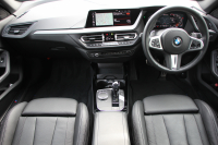 BMW 2シリーズ M235i ｸﾞﾗﾝｸｰﾍﾟXdrive 4WD ﾌﾟﾗｽﾊﾟｯｹｰｼﾞ1ｵｰﾅ 本革仕様 ﾋｰﾀｰ黒革 ｱﾀﾞﾌﾟﾃｨﾌﾞｻｽ Mｽﾎﾟｰﾂｼｰﾄ 306馬力 Mｼｰﾄﾍﾞﾙﾄ 追従ACC 後退ｱｼｽﾄ ﾗｲﾌﾞｺｯｸﾋﾟｯﾄ ｱｯﾌﾟﾙｶｰﾌﾟﾚｲ 置くだけ充電 LEDﾍｯﾄﾞﾗｲﾄ 2年保証