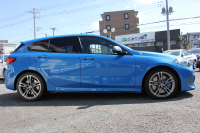 BMW 1シリーズ M135i Xdrive ﾃﾞﾋﾞｭｰP 4WD 1ｵｰﾅ 306馬力 Mｽﾎﾟｰﾂｼｰﾄ ｱﾀﾞﾌﾟﾃｨﾌﾞｻｽ Mｼｰﾄﾍﾞﾙﾄ ｼｰﾄﾋｰﾀｰ ｺﾝﾌｫｰﾄP ﾗｲﾌﾞｺｯｸﾋﾟｯﾄ 追ACC 電動ﾄﾗﾝｸ ｱｯﾌﾟﾙｶｰﾌﾟﾚｲ対応 純正ﾅﾋﾞPｱｼｽﾄ LEDﾍｯﾄﾞﾗｲﾄ ﾚｰﾝC警告 衝突軽減ﾌﾞﾚｰｷ ｽﾏｰﾄｷｰ 2年保証