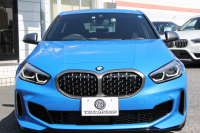 BMW 1シリーズ M135i Xdrive ﾃﾞﾋﾞｭｰP 4WD 1ｵｰﾅ 306馬力 Mｽﾎﾟｰﾂｼｰﾄ ｱﾀﾞﾌﾟﾃｨﾌﾞｻｽ Mｼｰﾄﾍﾞﾙﾄ ｼｰﾄﾋｰﾀｰ ｺﾝﾌｫｰﾄP ﾗｲﾌﾞｺｯｸﾋﾟｯﾄ 追ACC 電動ﾄﾗﾝｸ ｱｯﾌﾟﾙｶｰﾌﾟﾚｲ対応 純正ﾅﾋﾞPｱｼｽﾄ LEDﾍｯﾄﾞﾗｲﾄ ﾚｰﾝC警告 衝突軽減ﾌﾞﾚｰｷ ｽﾏｰﾄｷｰ 2年保証