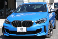 BMW 1シリーズ M135i Xdrive ﾃﾞﾋﾞｭｰP 4WD 1ｵｰﾅ 306馬力 Mｽﾎﾟｰﾂｼｰﾄ ｱﾀﾞﾌﾟﾃｨﾌﾞｻｽ Mｼｰﾄﾍﾞﾙﾄ ｼｰﾄﾋｰﾀｰ ｺﾝﾌｫｰﾄP ﾗｲﾌﾞｺｯｸﾋﾟｯﾄ 追ACC 電動ﾄﾗﾝｸ ｱｯﾌﾟﾙｶｰﾌﾟﾚｲ対応 純正ﾅﾋﾞPｱｼｽﾄ LEDﾍｯﾄﾞﾗｲﾄ ﾚｰﾝC警告 衝突軽減ﾌﾞﾚｰｷ ｽﾏｰﾄｷｰ 2年保証