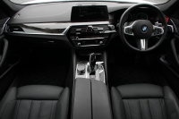 BMW 5シリーズ 540i Mｽﾎﾟｰﾂ 走行6000km 直6ﾀｰﾎﾞ340馬力 ｺﾝﾌｫｰﾄ&ｲﾉﾍﾞｰｼｮﾝP 全ﾋｰﾀｰ黒革 ﾏｯｻｰｼﾞﾍﾞﾝﾁﾚｰﾀｰ ﾃﾞｨｽﾌﾟﾚｲｷｰ&ﾘﾓｰﾄﾊﾟｰｷﾝｸﾞｼﾞｪｽﾁｬｰC 置くだけ充電 液晶ﾒｰﾀｰ HUD 追ACC LEDﾍｯﾄﾞﾗｲﾄ ﾀｯﾁ画面ﾅﾋﾞTV 2年保証