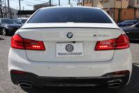 BMW 5シリーズ 540i Mｽﾎﾟｰﾂ 走行6000km 直6ﾀｰﾎﾞ340馬力 ｺﾝﾌｫｰﾄ&ｲﾉﾍﾞｰｼｮﾝP 全ﾋｰﾀｰ黒革 ﾏｯｻｰｼﾞﾍﾞﾝﾁﾚｰﾀｰ ﾃﾞｨｽﾌﾟﾚｲｷｰ&ﾘﾓｰﾄﾊﾟｰｷﾝｸﾞｼﾞｪｽﾁｬｰC 置くだけ充電 液晶ﾒｰﾀｰ HUD 追ACC LEDﾍｯﾄﾞﾗｲﾄ ﾀｯﾁ画面ﾅﾋﾞTV 2年保証