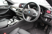 BMW 5シリーズ 540i Mｽﾎﾟｰﾂ 走行6000km 直6ﾀｰﾎﾞ340馬力 ｺﾝﾌｫｰﾄ&ｲﾉﾍﾞｰｼｮﾝP 全ﾋｰﾀｰ黒革 ﾏｯｻｰｼﾞﾍﾞﾝﾁﾚｰﾀｰ ﾃﾞｨｽﾌﾟﾚｲｷｰ&ﾘﾓｰﾄﾊﾟｰｷﾝｸﾞｼﾞｪｽﾁｬｰC 置くだけ充電 液晶ﾒｰﾀｰ HUD 追ACC LEDﾍｯﾄﾞﾗｲﾄ ﾀｯﾁ画面ﾅﾋﾞTV 2年保証