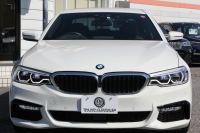 BMW 5シリーズ 540i Mｽﾎﾟｰﾂ 走行6000km 直6ﾀｰﾎﾞ340馬力 ｺﾝﾌｫｰﾄ&ｲﾉﾍﾞｰｼｮﾝP 全ﾋｰﾀｰ黒革 ﾏｯｻｰｼﾞﾍﾞﾝﾁﾚｰﾀｰ ﾃﾞｨｽﾌﾟﾚｲｷｰ&ﾘﾓｰﾄﾊﾟｰｷﾝｸﾞｼﾞｪｽﾁｬｰC 置くだけ充電 液晶ﾒｰﾀｰ HUD 追ACC LEDﾍｯﾄﾞﾗｲﾄ ﾀｯﾁ画面ﾅﾋﾞTV 2年保証