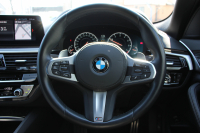 BMW 5シリーズ 530i Mｽﾎﾟｰﾂ 型式変更後ﾓﾃﾞﾙ 高出力 252馬力 新液晶ﾒｰﾀｰ 全ﾋｰﾀｰ黒革 追従ACC HUD ｽﾃｱﾘﾝｸﾞｻﾎﾟｰﾄ ﾀｯﾁ画面ﾅﾋﾞTV 360度ﾊﾟﾉﾗﾏｶﾒﾗ ｱｸﾃｨﾌﾞPDC緊急ﾌﾞﾚｰｷ LEDﾍｯﾄﾞﾗｲﾄ ｵｰﾄﾊｲﾋﾞｰﾑ 電動ﾄﾗﾝｸ 2年保証