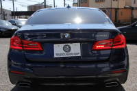 BMW 5シリーズ 530i Mｽﾎﾟｰﾂ 型式変更後ﾓﾃﾞﾙ 高出力 252馬力 新液晶ﾒｰﾀｰ 全ﾋｰﾀｰ黒革 追従ACC HUD ｽﾃｱﾘﾝｸﾞｻﾎﾟｰﾄ ﾀｯﾁ画面ﾅﾋﾞTV 360度ﾊﾟﾉﾗﾏｶﾒﾗ ｱｸﾃｨﾌﾞPDC緊急ﾌﾞﾚｰｷ LEDﾍｯﾄﾞﾗｲﾄ ｵｰﾄﾊｲﾋﾞｰﾑ 電動ﾄﾗﾝｸ 2年保証