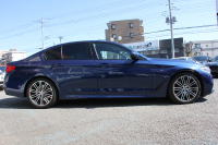 BMW 5シリーズ 530i Mｽﾎﾟｰﾂ 型式変更後ﾓﾃﾞﾙ 高出力 252馬力 新液晶ﾒｰﾀｰ 全ﾋｰﾀｰ黒革 追従ACC HUD ｽﾃｱﾘﾝｸﾞｻﾎﾟｰﾄ ﾀｯﾁ画面ﾅﾋﾞTV 360度ﾊﾟﾉﾗﾏｶﾒﾗ ｱｸﾃｨﾌﾞPDC緊急ﾌﾞﾚｰｷ LEDﾍｯﾄﾞﾗｲﾄ ｵｰﾄﾊｲﾋﾞｰﾑ 電動ﾄﾗﾝｸ 2年保証