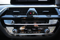 BMW 5シリーズ 530i Mｽﾎﾟｰﾂ 型式変更後ﾓﾃﾞﾙ 高出力 252馬力 新液晶ﾒｰﾀｰ 全ﾋｰﾀｰ黒革 追従ACC HUD ｽﾃｱﾘﾝｸﾞｻﾎﾟｰﾄ ﾀｯﾁ画面ﾅﾋﾞTV 360度ﾊﾟﾉﾗﾏｶﾒﾗ ｱｸﾃｨﾌﾞPDC緊急ﾌﾞﾚｰｷ LEDﾍｯﾄﾞﾗｲﾄ ｵｰﾄﾊｲﾋﾞｰﾑ 電動ﾄﾗﾝｸ 2年保証