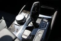 BMW 5シリーズ 530i ﾗｸﾞｼﾞｭｱﾘｰ ｲﾉﾍﾞｰｼｮﾝP 1ｵｰﾅ 真珠色 HUD ﾃﾞｨｽﾌﾟﾚｲｷｰ ﾘﾓｰﾄﾊﾟｰｷﾝｸﾞｼﾞｪｽﾁｬｰC 全ﾋｰﾀｰ黒革 追従ACC ｽﾃｱﾘﾝｸﾞｻﾎﾟｰﾄ LEDﾍｯﾄﾞﾗｲﾄ ｵｰﾄﾊｲﾋﾞｰﾑ ﾀｯﾁ画面HDDﾅﾋﾞTV 360度ｶﾒﾗ 電動ﾄﾗﾝｸ PDC緊急ﾌﾞﾚｰｷ 2年保証