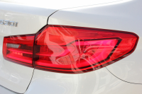 BMW 5シリーズ 530i ﾗｸﾞｼﾞｭｱﾘｰ ｲﾉﾍﾞｰｼｮﾝP 1ｵｰﾅ 真珠色 HUD ﾃﾞｨｽﾌﾟﾚｲｷｰ ﾘﾓｰﾄﾊﾟｰｷﾝｸﾞｼﾞｪｽﾁｬｰC 全ﾋｰﾀｰ黒革 追従ACC ｽﾃｱﾘﾝｸﾞｻﾎﾟｰﾄ LEDﾍｯﾄﾞﾗｲﾄ ｵｰﾄﾊｲﾋﾞｰﾑ ﾀｯﾁ画面HDDﾅﾋﾞTV 360度ｶﾒﾗ 電動ﾄﾗﾝｸ PDC緊急ﾌﾞﾚｰｷ 2年保証