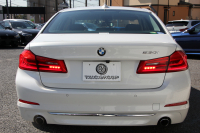 BMW 5シリーズ 530i ﾗｸﾞｼﾞｭｱﾘｰ ｲﾉﾍﾞｰｼｮﾝP 1ｵｰﾅ 真珠色 HUD ﾃﾞｨｽﾌﾟﾚｲｷｰ ﾘﾓｰﾄﾊﾟｰｷﾝｸﾞｼﾞｪｽﾁｬｰC 全ﾋｰﾀｰ黒革 追従ACC ｽﾃｱﾘﾝｸﾞｻﾎﾟｰﾄ LEDﾍｯﾄﾞﾗｲﾄ ｵｰﾄﾊｲﾋﾞｰﾑ ﾀｯﾁ画面HDDﾅﾋﾞTV 360度ｶﾒﾗ 電動ﾄﾗﾝｸ PDC緊急ﾌﾞﾚｰｷ 2年保証