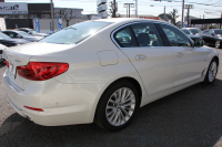 BMW 5シリーズ 530i ﾗｸﾞｼﾞｭｱﾘｰ ｲﾉﾍﾞｰｼｮﾝP 1ｵｰﾅ 真珠色 HUD ﾃﾞｨｽﾌﾟﾚｲｷｰ ﾘﾓｰﾄﾊﾟｰｷﾝｸﾞｼﾞｪｽﾁｬｰC 全ﾋｰﾀｰ黒革 追従ACC ｽﾃｱﾘﾝｸﾞｻﾎﾟｰﾄ LEDﾍｯﾄﾞﾗｲﾄ ｵｰﾄﾊｲﾋﾞｰﾑ ﾀｯﾁ画面HDDﾅﾋﾞTV 360度ｶﾒﾗ 電動ﾄﾗﾝｸ PDC緊急ﾌﾞﾚｰｷ 2年保証