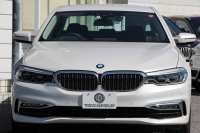 BMW 5シリーズ 530i ﾗｸﾞｼﾞｭｱﾘｰ ｲﾉﾍﾞｰｼｮﾝP 1ｵｰﾅ 真珠色 HUD ﾃﾞｨｽﾌﾟﾚｲｷｰ ﾘﾓｰﾄﾊﾟｰｷﾝｸﾞｼﾞｪｽﾁｬｰC 全ﾋｰﾀｰ黒革 追従ACC ｽﾃｱﾘﾝｸﾞｻﾎﾟｰﾄ LEDﾍｯﾄﾞﾗｲﾄ ｵｰﾄﾊｲﾋﾞｰﾑ ﾀｯﾁ画面HDDﾅﾋﾞTV 360度ｶﾒﾗ 電動ﾄﾗﾝｸ PDC緊急ﾌﾞﾚｰｷ 2年保証